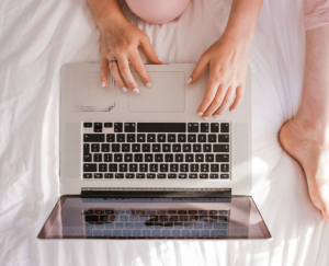 Online-Broschüre zum Blättern. Foto: sincerely-media by unsplash.com